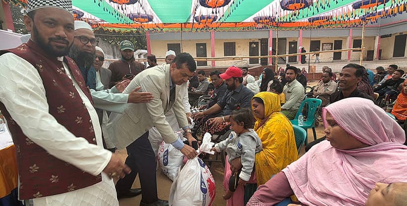 প্রতিবন্ধী পরিবারের মাঝে রমজানের ভালোবাসার উপহার